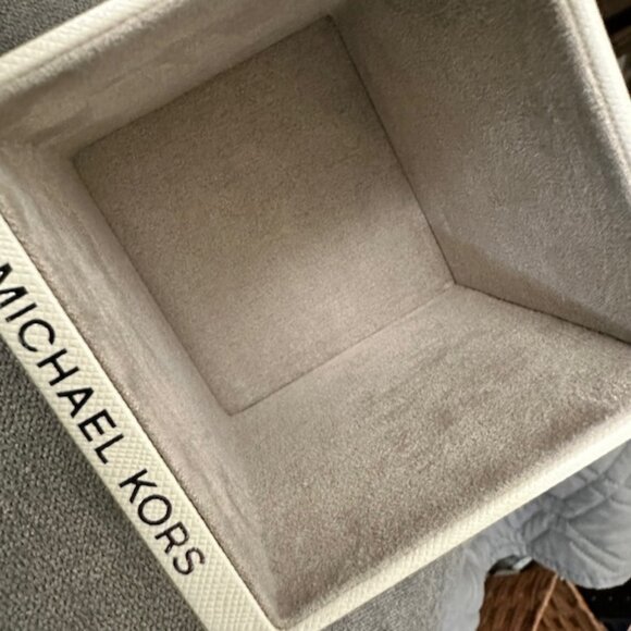 Michael Kors Empty Watch Box - Picture 6 of 7
